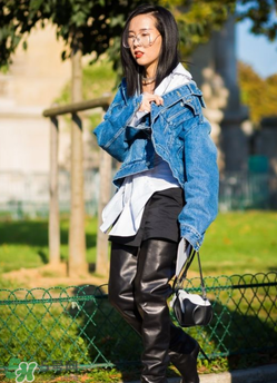 loewe大象包怎么搭配？loewe大象包怎么搭配好看？