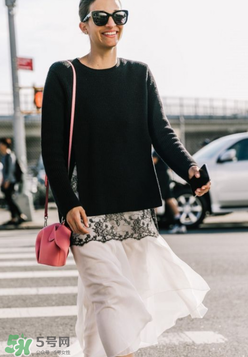 loewe大象包怎么搭配？loewe大象包怎么搭配好看？