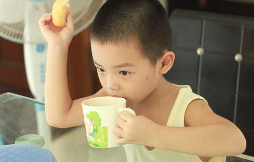 隔夜水為什么不能喝？為什么說隔夜的水不能喝