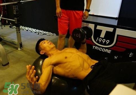 高低肩怎么治療？高低肩怎么鍛煉