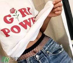 漁網(wǎng)襪牛仔褲怎么搭配好看？網(wǎng)襪破洞牛仔褲怎么搭配？