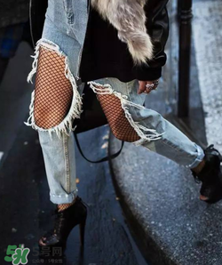 漁網(wǎng)襪牛仔褲怎么搭配好看？網(wǎng)襪破洞牛仔褲怎么搭配？