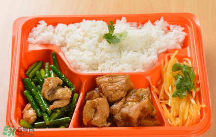 吃快餐抽兩瓶黑血是真的嗎？吃快餐血會變黑嗎？