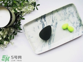 美妝蛋可以涂乳液?jiǎn)幔棵缞y蛋怎么涂水乳？