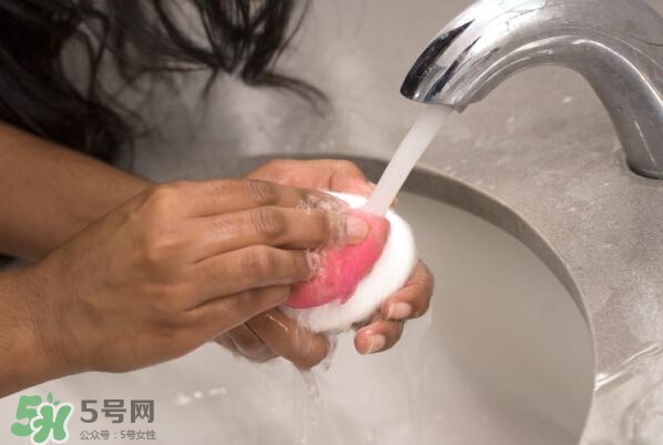 美妝蛋可以用香皂洗嗎？美妝蛋可以用肥皂洗嗎？