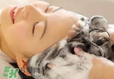 頭發(fā)掉的厲害怎么辦？頭發(fā)掉的厲害是什么原因