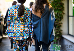 襯衫反著穿怎么搭配？襯衫反著穿怎么搭配好看？