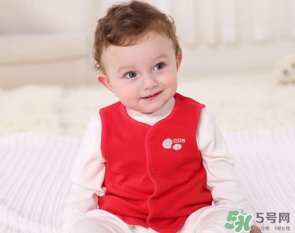 寶寶四月份穿什么衣服？四月份怎么給寶寶穿衣服？