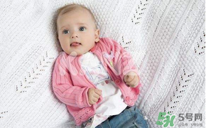 寶寶四月份穿什么衣服？四月份怎么給寶寶穿衣服？