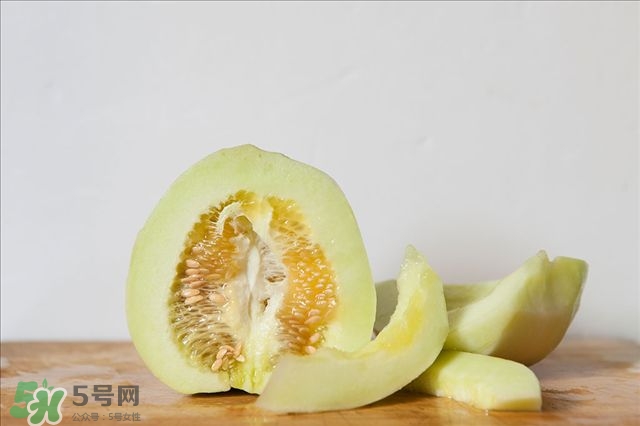 香瓜的功效與作用及禁忌 香瓜的功效與作用及食用方法 香瓜的功效與作用及禁忌 香瓜的功效與作用及食用方法