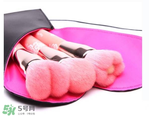 艾諾琪化妝刷怎么樣？艾諾琪化妝刷和受受狼哪家好？