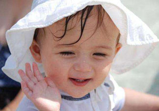 寶寶四月份穿什么衣服？四月份怎么給寶寶穿衣服？