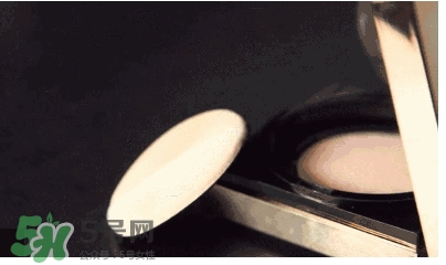 ysl蕾絲氣墊粉餅怎么用？ysl超模蕾絲氣墊粉餅使用方法