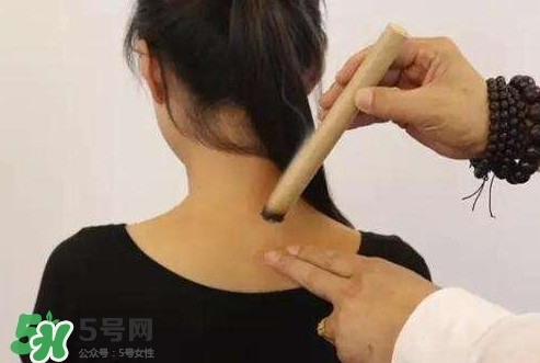 頸椎疼艾灸哪里？艾灸頸椎視頻教程