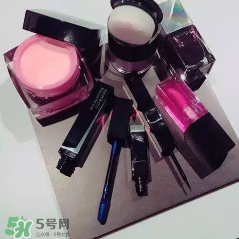 紀梵?；ǘ涓〉癫蕣y盤多少錢？紀梵希花朵浮雕高光修容盤價格