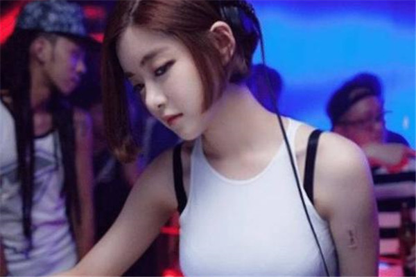 為什么女人也和男人一樣喜歡看美女？