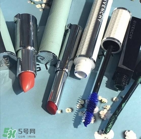 紀梵希花朵浮雕彩妝盤多少錢？紀梵希花朵浮雕高光修容盤價格