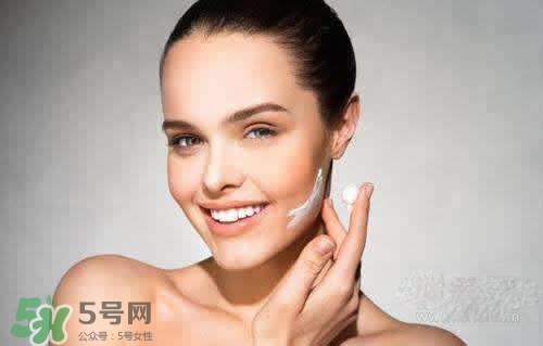 涂了隔離還要涂bb霜嗎？先涂隔離還是先涂bb霜？