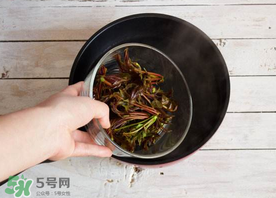 香椿為什么要用開水燙？香椿用開水燙多久？