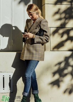 為什么今年流行趙四的西裝？趙四的西裝是什么樣的？