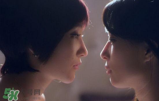 我和帥氣小伙在合租屋內(nèi)的搞笑囧事 我和帥氣小伙在合租屋內(nèi)的搞笑囧事