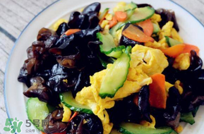 木耳和香椿能一起吃嗎？香椿能和木耳一起吃嗎？