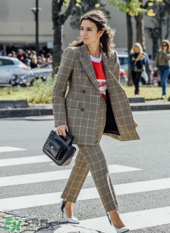 今年流行趙四的西裝怎么搭配？趙四的西裝怎么搭配好看？