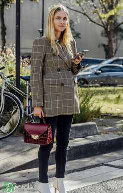 今年流行趙四的西裝怎么搭配？趙四的西裝怎么搭配好看？