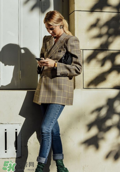 今年流行趙四的西裝怎么搭配？趙四的西裝怎么搭配好看？