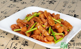 香椿可以和牛肉一起吃嗎？香椿和牛肉能同吃嗎？