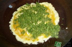 發(fā)燒能吃香椿炒雞蛋嗎？發(fā)燒可以吃香椿炒雞蛋嗎？