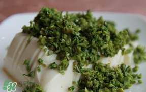 香椿炒豆腐怎么做好吃？香椿炒豆腐的做法