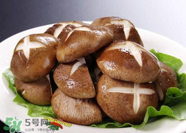 香椿和平菇能一起吃嗎？香椿和香菇能一起吃嗎？