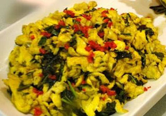 香椿炒雞蛋高血壓能吃嗎？香椿炒雞蛋是否增血壓？