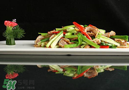 香椿和芹菜能一起吃嗎？香椿可以和芹菜同吃嗎？