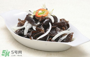洋蔥和木耳可以一起吃嗎？洋蔥可以和木耳一起炒嗎？