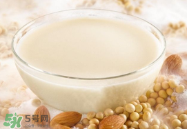 香椿和豆?jié){能一起吃嗎？喝豆?jié){可以吃香椿炒雞蛋嗎？