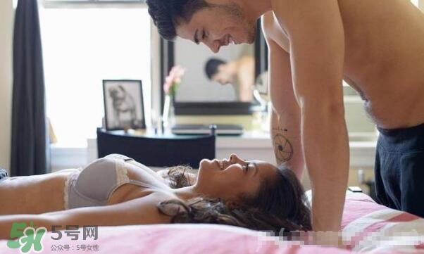 夫妻兩地分居怎么解決生理需求？夫妻兩地分居該如何相處？