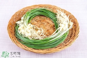 野生小根蒜的功效與作用 小根蒜有什么營養(yǎng)價值 野生小根蒜的功效與作用 小根蒜有什么營養(yǎng)價值