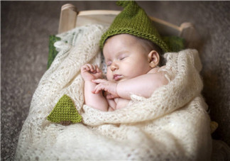 四個月的寶寶可以喝果汁嗎？寶寶四個月能喝果汁嗎？