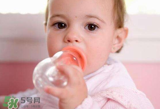 純凈水和礦泉水哪個(gè)好？純凈水和礦泉水的區(qū)別