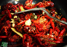 月經(jīng)可以吃油燜大蝦嗎？經(jīng)期能吃油燜大蝦嗎？