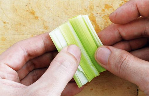 蒜苗怎么切？蒜苗如何切