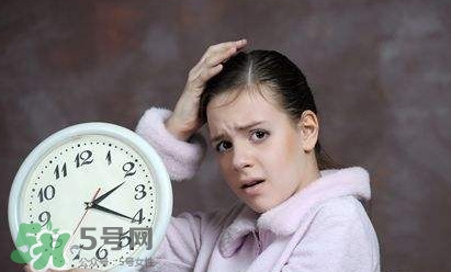 女生熬夜會平胸嗎？女生經(jīng)常熬夜的危害