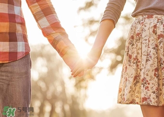 戀愛期間哪些玩笑不能開？戀愛期間要會說這幾句美妙的情話