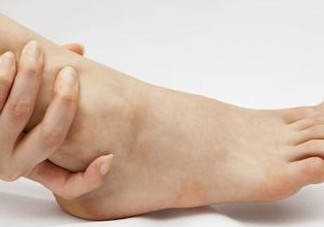 痛風(fēng)有什么癥狀？女性痛風(fēng)的初期癥狀