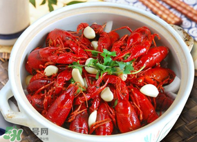 龍蝦變黑了還能吃嗎？龍蝦頭變黑了還能吃嗎？