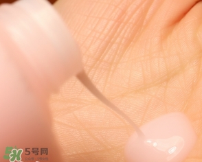 蘭嘉絲汀粉水和蘭蔻粉水哪個(gè)好？蘭嘉絲汀粉水和蘭蔻粉水對比