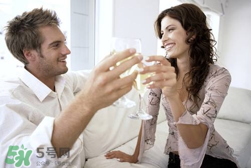 夫妻如何保持新鮮感？調(diào)情小技巧激發(fā)你的性欲