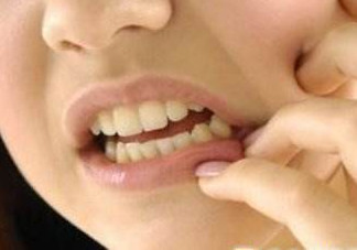 牙齒松動(dòng)怎么回事？牙齒松動(dòng)是什么原因呢